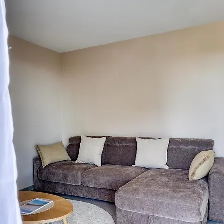 Les Lumieres Du Cinquieme , 2 Chambres , Clim , Wifi , Cap3000 A Pied , Parking * Saint-Laurent-du-Var
