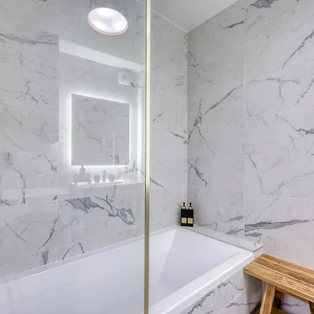 Les Lumieres Du Cinquieme , 2 Chambres , Clim , Wifi , Cap3000 A Pied , Parking Διαμέρισμα *