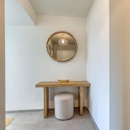 Les Lumieres Du Cinquieme , 2 Chambres , Clim , Wifi , Cap3000 A Pied , Parking * Saint-Laurent-du-Var