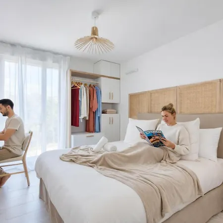 Les Lumieres Du Cinquieme , 2 Chambres , Clim , Wifi , Cap3000 A Pied , Parking * Saint-Laurent-du-Var